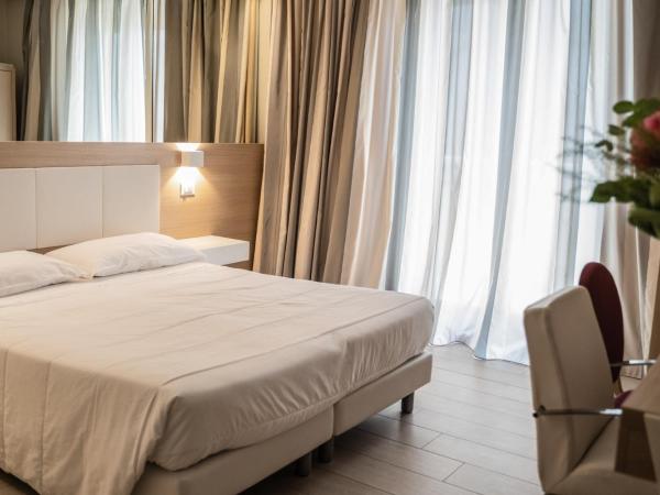 Hotel Mediterraneo : photo 7 de la chambre chambre double ou lits jumeaux supérieure