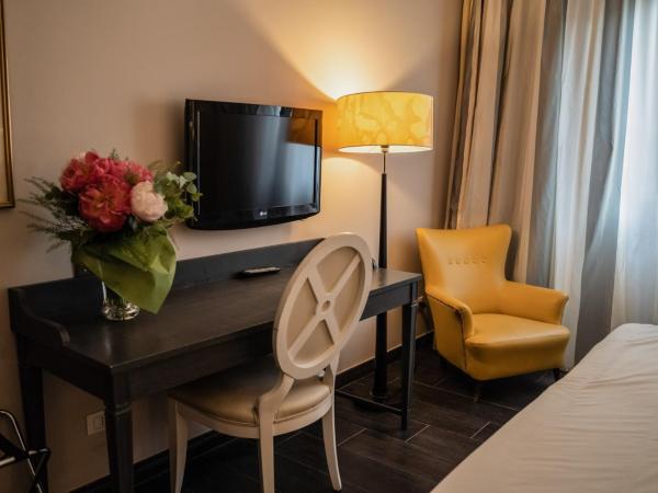 Hotel Mediterraneo : photo 9 de la chambre chambre double ou lits jumeaux supérieure