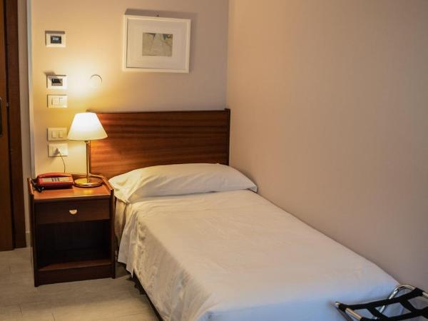 Hotel Mediterraneo : photo 4 de la chambre chambre simple
