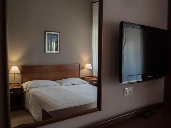 Hotel Mediterraneo : photo 4 de la chambre chambre double ou lits jumeaux Économique