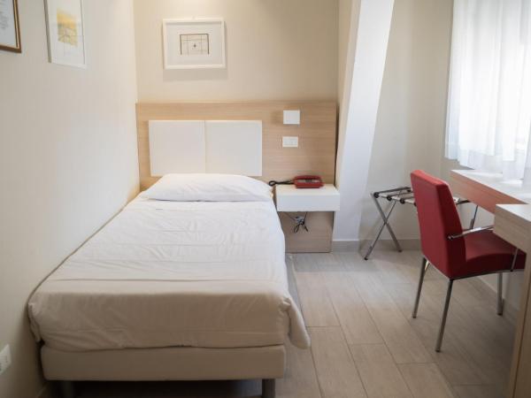 Hotel Mediterraneo : photo 3 de la chambre chambre simple supérieure