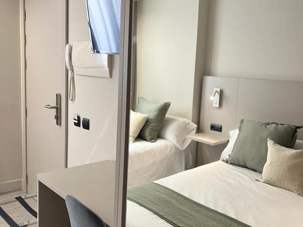 AZ Hotel San Valero : photo 10 de la chambre chambre triple