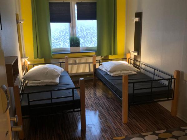 Backpackers Düsseldorf - SELF CHECK-IN : photo 3 de la chambre chambre lits jumeaux Économique