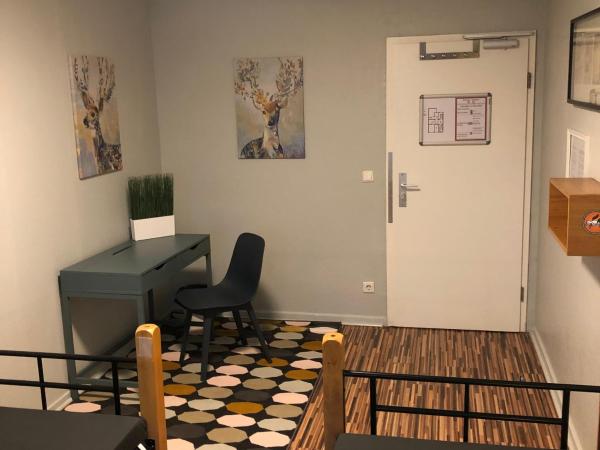 Backpackers Düsseldorf - SELF CHECK-IN : photo 4 de la chambre chambre lits jumeaux Économique