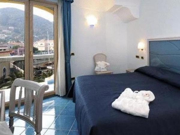 Aragona Palace Hotel & Spa : photo 4 de la chambre chambre double supérieure - vue sur port