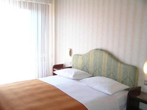 Guest House Lifestyle Holiday : photo 7 de la chambre chambre double avec terrasse