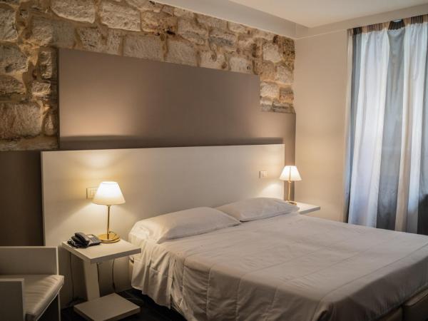 Hotel Mediterraneo : photo 6 de la chambre chambre double ou lits jumeaux
