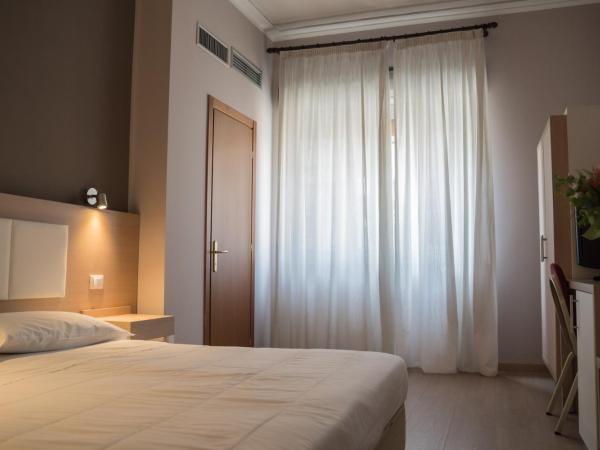 Hotel Mediterraneo : photo 8 de la chambre chambre double ou lits jumeaux