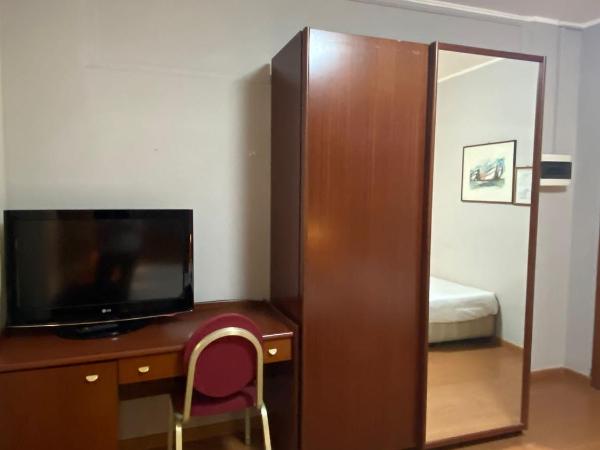 Hotel Mediterraneo : photo 1 de la chambre chambre triple Économique
