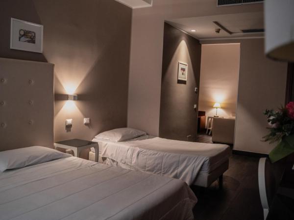 Hotel Mediterraneo : photo 5 de la chambre chambre quadruple supérieure 
