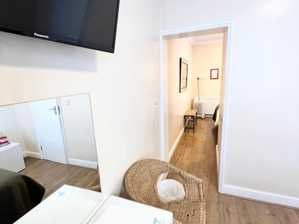 Melbourne House Hotel : photo 7 de la chambre chambre quadruple avec salle de bains privative