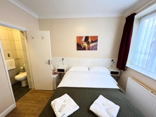 Melbourne House Hotel : photo 9 de la chambre chambre quadruple avec salle de bains privative