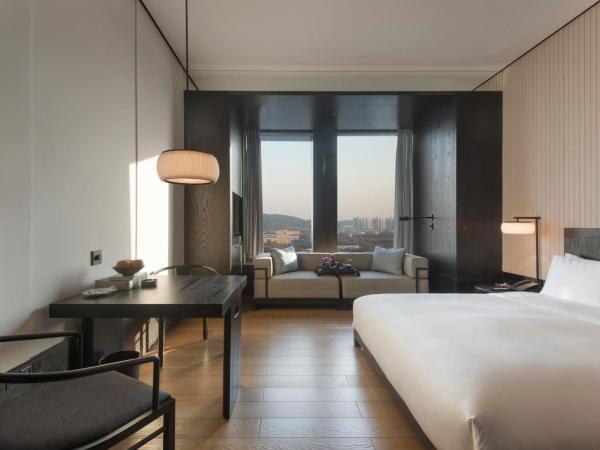 Hyatt Regency Wuhan Optics Valley : photo 4 de la chambre chambre lit king-size - accès au club