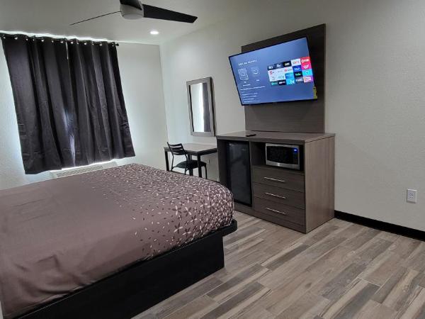 Americas Best Value Inn San Antonio Downtown Riverwalk : photo 7 de la chambre suite lit king-size