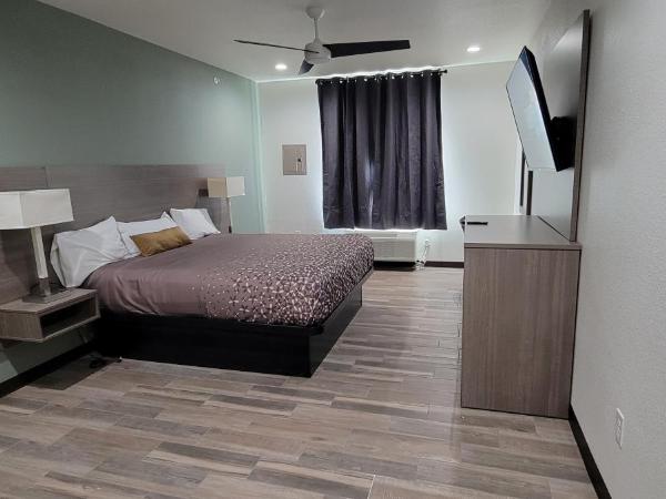 Americas Best Value Inn San Antonio Downtown Riverwalk : photo 10 de la chambre suite lit king-size