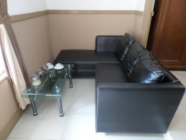 Ndalem Suratin Guesthouse : photo 3 de la chambre suite