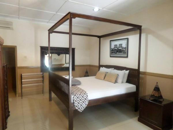 Ndalem Suratin Guesthouse : photo 1 de la chambre suite