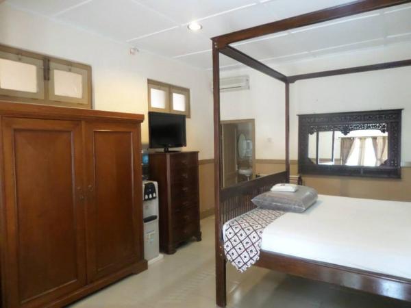 Ndalem Suratin Guesthouse : photo 5 de la chambre suite