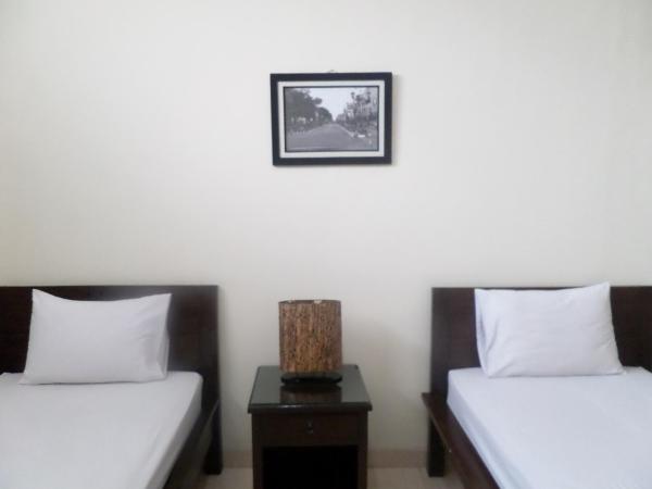 Ndalem Suratin Guesthouse : photo 8 de la chambre chambre double ou lits jumeaux standard