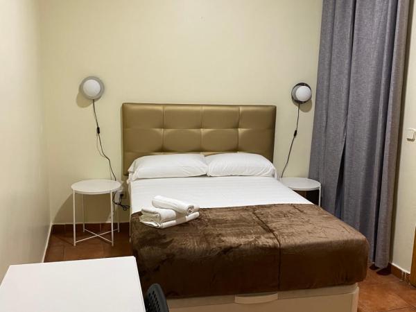 Hostal Alaska : photo 9 de la chambre chambre double