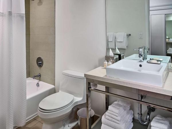 Sonesta Fort Lauderdale Beach : photo 4 de la chambre suite junior avec lit king-size et vue sur parc