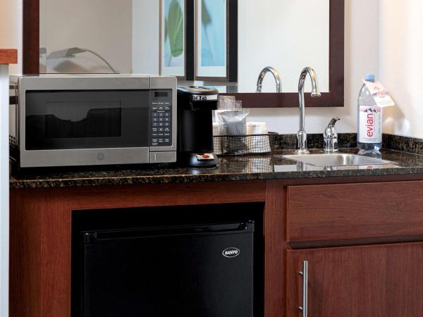 Hyatt Place Albuquerque Airport : photo 1 de la chambre specialty double room with two double beds and sofa bed