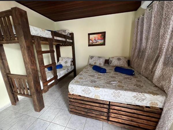 Hostel flor do Caribe : photo 3 de la chambre chambre familiale avec salle de bains privative