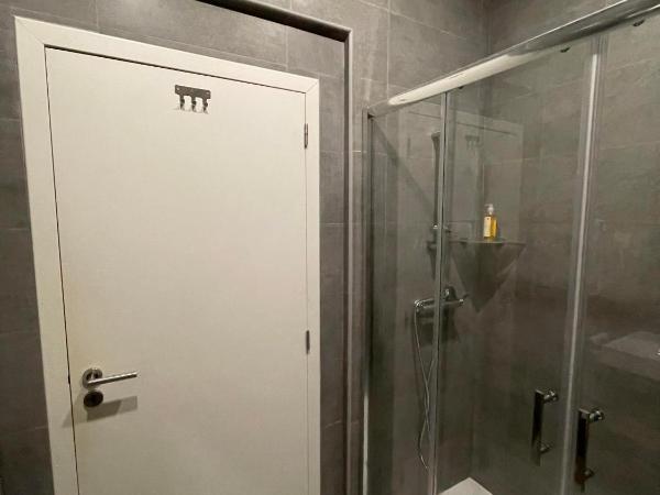 Lisbon Check-In Guesthouse : photo 4 de la chambre chambre simple standard avec salle de bains extérieure privative
