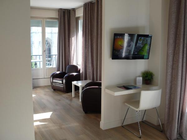 Hôtel Cardinal : photo 2 de la chambre chambre double deluxe avec balcon