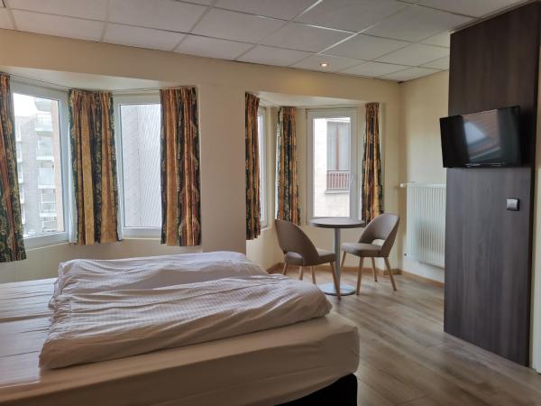 Hotel Albert II Oostende : photo 2 de la chambre chambre confort double ou lits jumeaux avec vue sur la ville