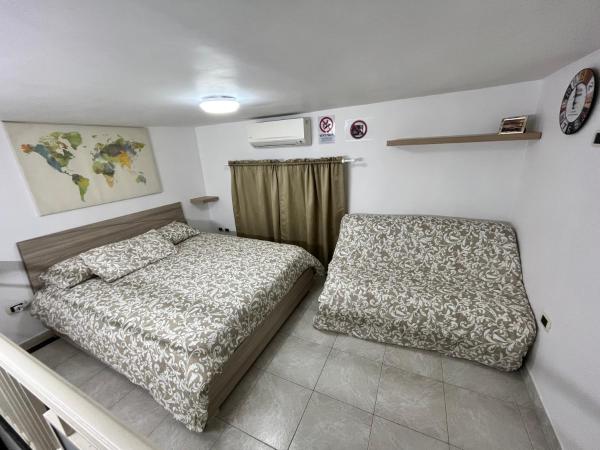 Regy : photo 1 de la chambre chambre triple en duplex avec salle de bains privative