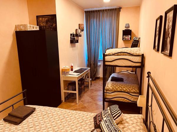 Casa Friends Lingotto Ospedali Metro Spezia : photo 4 de la chambre chambre quadruple avec salle de bains privative