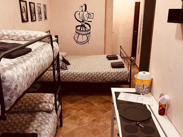 Casa Friends Lingotto Ospedali Metro Spezia : photo 8 de la chambre chambre quadruple avec salle de bains privative