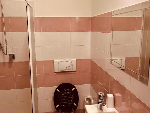 Casa Friends Lingotto Ospedali Metro Spezia : photo 10 de la chambre chambre quadruple avec salle de bains privative