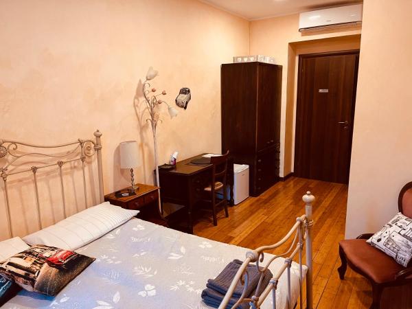 Casa Friends Lingotto Ospedali Metro Spezia : photo 9 de la chambre chambre double avec salle de bains privative