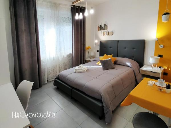 B&B Giovaldi's Torino : photo 1 de la chambre chambre double ou lits jumeaux avec salle de bains privative