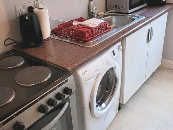 Mel's Springfield Home : photo 9 de la chambre chambre double avec salle de bains privative