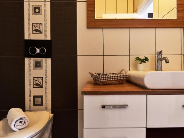 Cicerone Apart : photo 6 de la chambre appartement - vue sur jardin