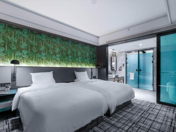 Qingdao Treasure Hotel : photo 6 de la chambre chambre lits jumeaux affaires avec baignoire