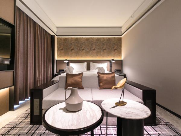 Qingdao Treasure Hotel : photo 9 de la chambre chambre double affaires avec baignoire
