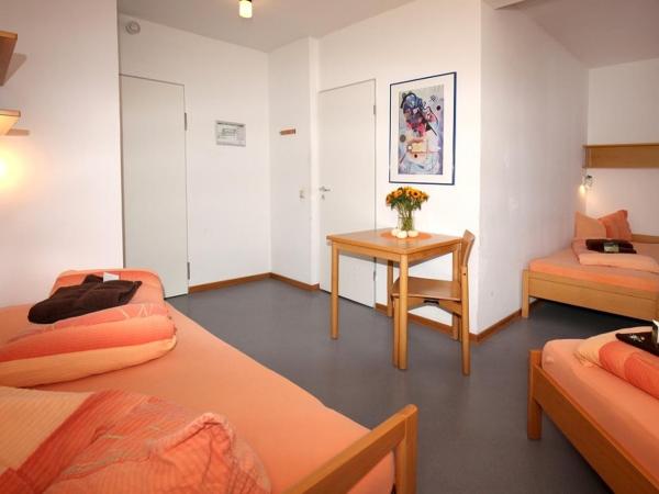 Haus Venusberg Jugendbildungsstätte Bonn : photo 3 de la chambre chambre lits jumeaux avec douche 