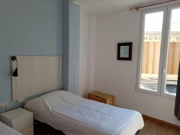 Russafa Youth Hostel : photo 7 de la chambre chambre triple avec salle de bains commune