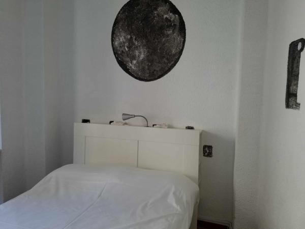 Russafa Youth Hostel : photo 6 de la chambre chambre double avec salle de bains commune