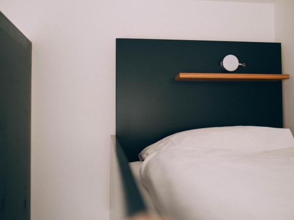 Hostel by Hyve Basel : photo 7 de la chambre 6-bed dormitory room