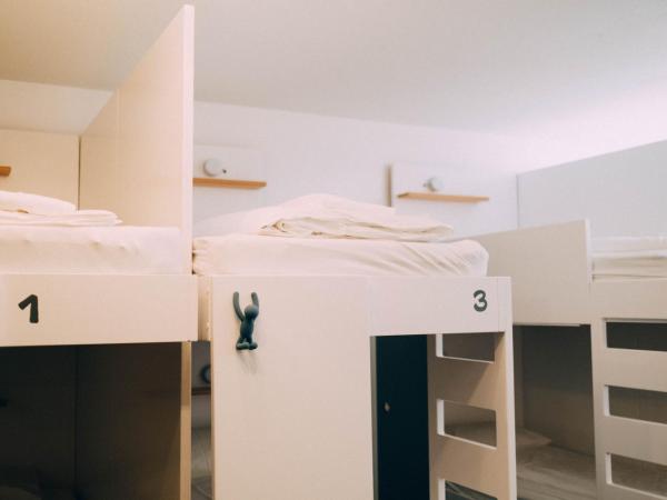 Hostel by Hyve Basel : photo 6 de la chambre lit dans dortoir mixte de 8 lits