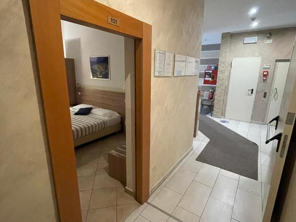 Hotel Montecarlo : photo 4 de la chambre chambre triple