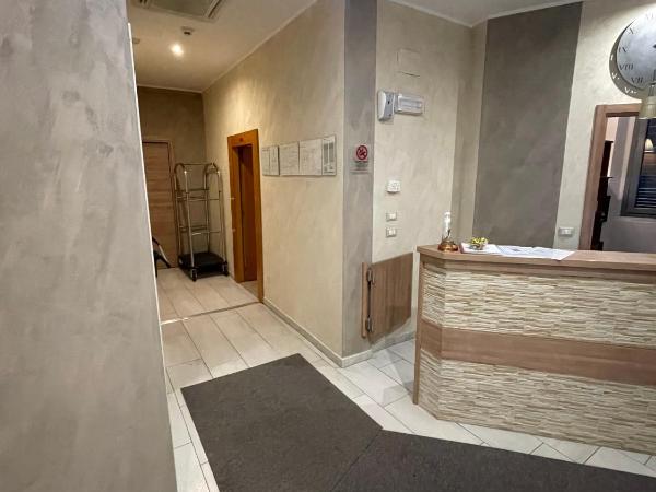 Hotel Montecarlo : photo 6 de la chambre chambre triple