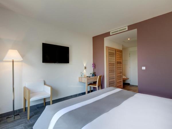 Hotel Carre Noir : photo 4 de la chambre chambre double ou lits jumeaux supérieure avec vue partielle sur la mer