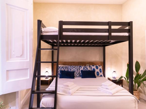 HOPESTEL Secret Garden Napoli : photo 10 de la chambre chambre familiale