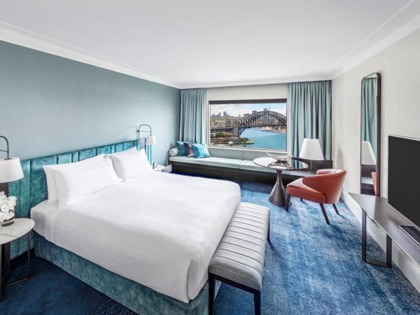 InterContinental Sydney, an IHG Hotel : photo 3 de la chambre hébergement avec 1 lit king-size -  vue sur pont de sydney